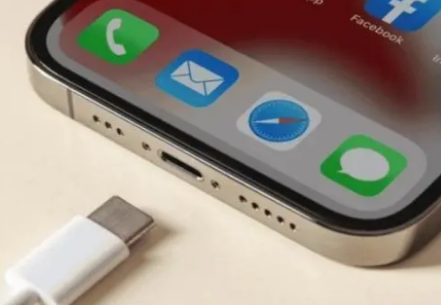 建始苹果15维修分享iPhone15改USB-C接口后能和安卓用户互借充电器吗 